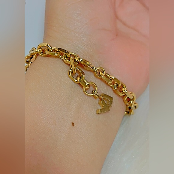Louis Vuitton Brassiere Love Letters Gold Tone Bracelet - Picture 6 of 9